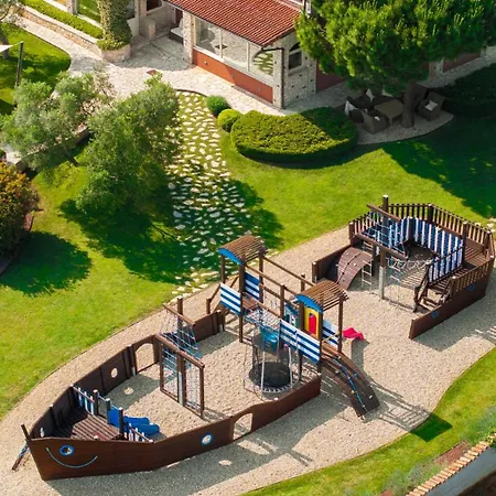 Beautiful Omo With Pool In Pula