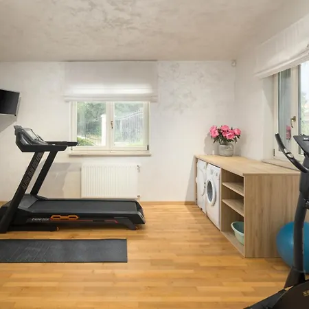 Beautiful Omo With Pool In