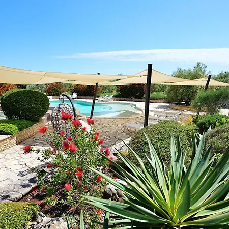 Beautiful Omo With Pool In Villa