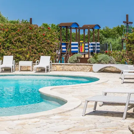 Beautiful Omo With Pool In Pula